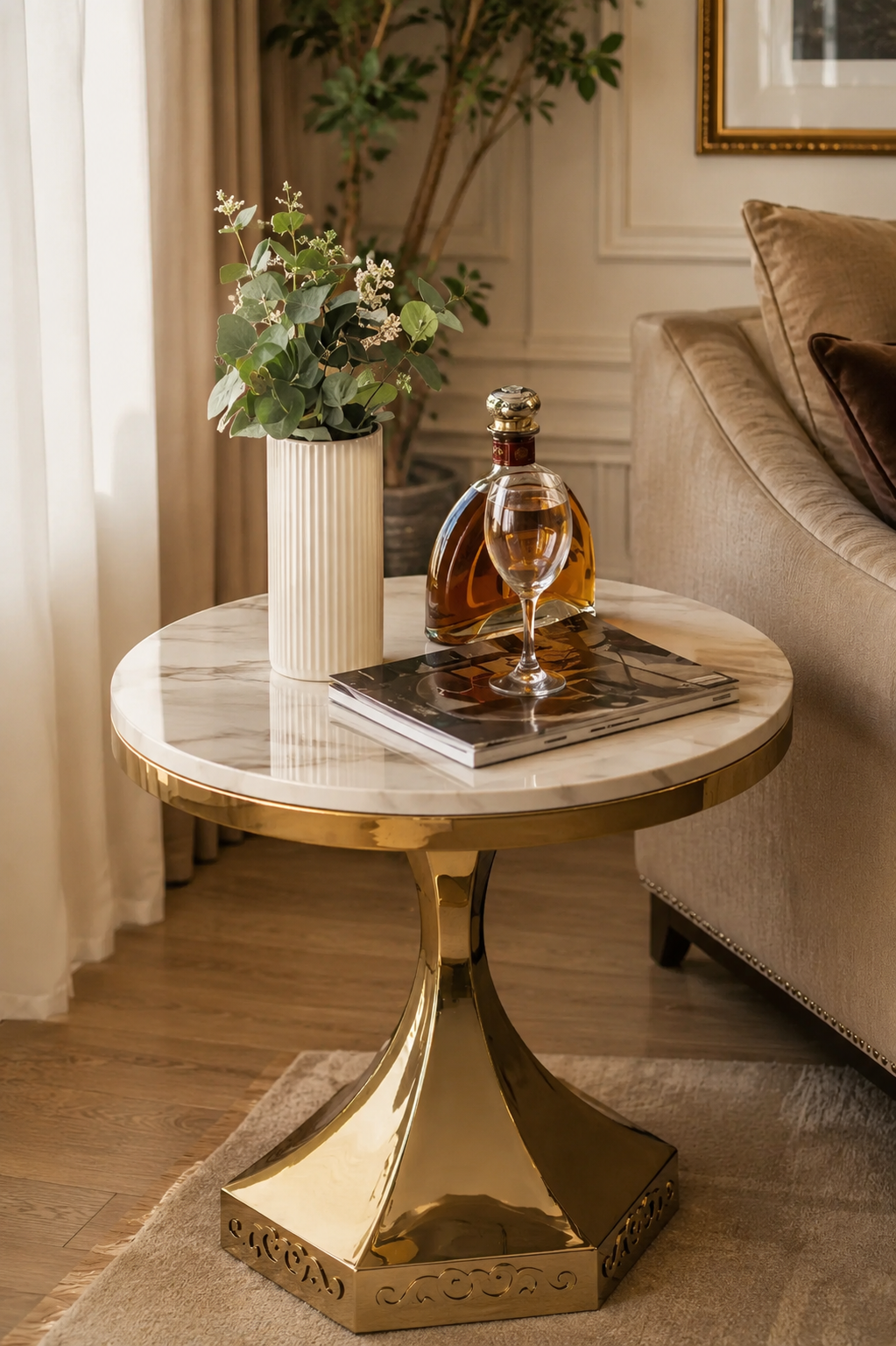 f43b7427-2ef1-42ee-b376-c69c46a5e13f Masă de cafea rotundă cu blat din marmură artificială și picior metalic auriu, design elegant pentru living - imagine 1